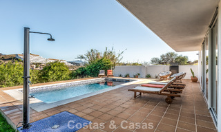 Espaciosa villa familiar con piscina privada y vistas panorámicas, enclavada en las colinas de Estepona 783736 