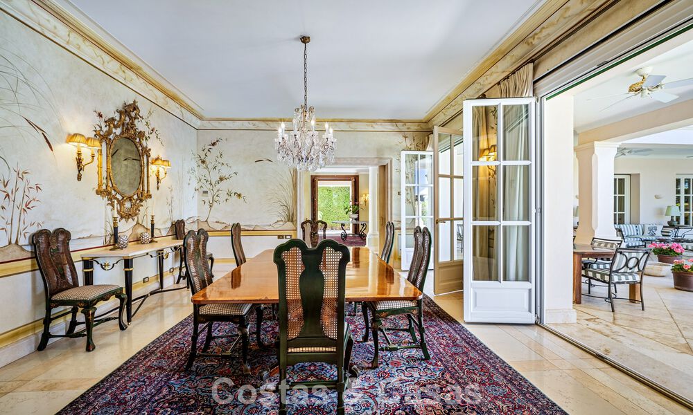 Villa clásica de lujo mediterránea en venta a un paso de la playa en Los Monteros, al este del centro de Marbella 783747