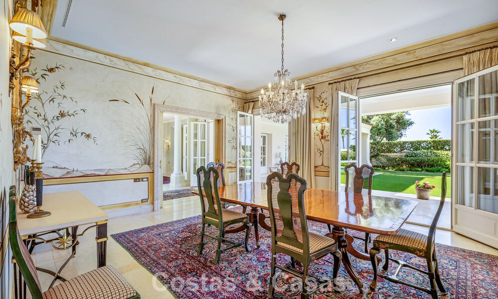 Villa clásica de lujo mediterránea en venta a un paso de la playa en Los Monteros, al este del centro de Marbella 783748