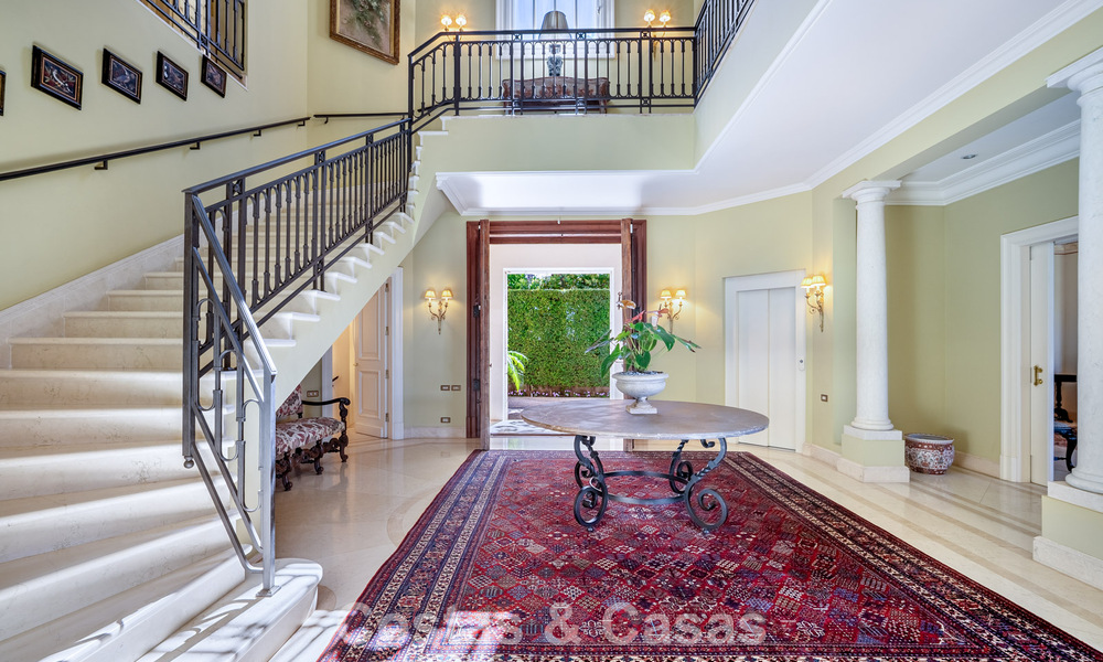 Villa clásica de lujo mediterránea en venta a un paso de la playa en Los Monteros, al este del centro de Marbella 783749