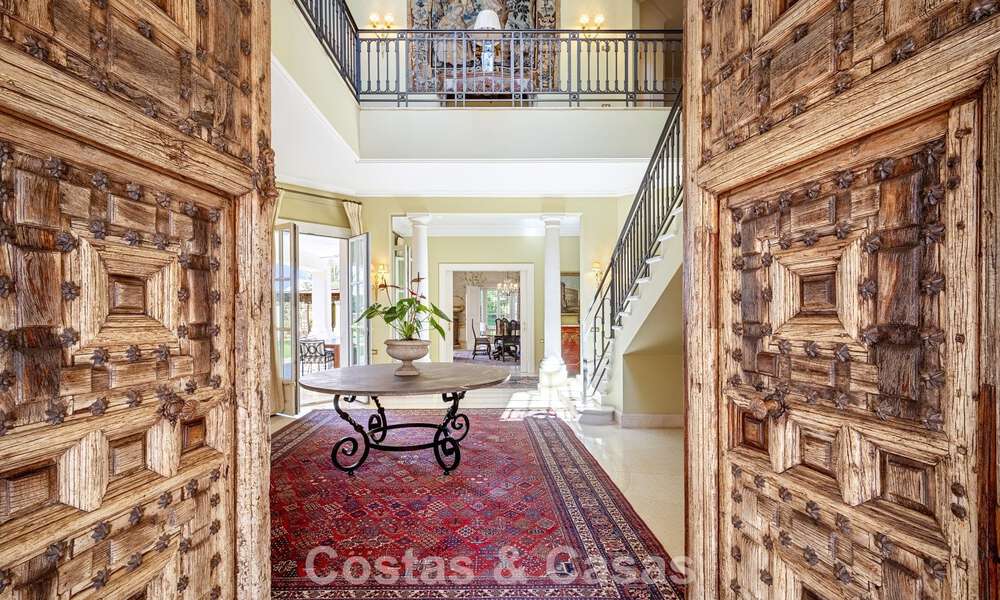 Villa clásica de lujo mediterránea en venta a un paso de la playa en Los Monteros, al este del centro de Marbella 783750