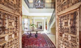 Villa clásica de lujo mediterránea en venta a un paso de la playa en Los Monteros, al este del centro de Marbella 783750 