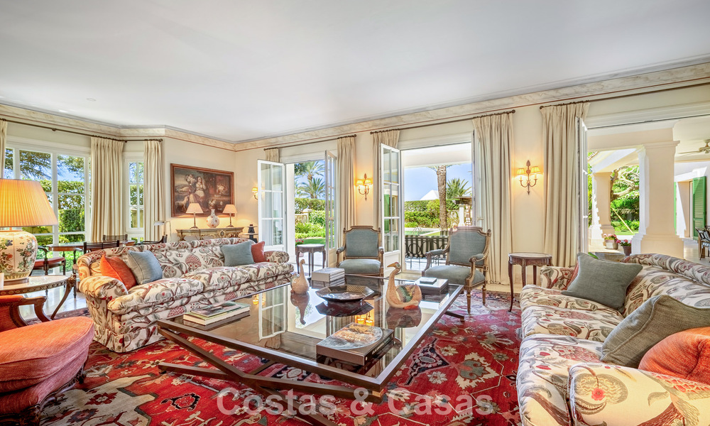 Villa clásica de lujo mediterránea en venta a un paso de la playa en Los Monteros, al este del centro de Marbella 783752