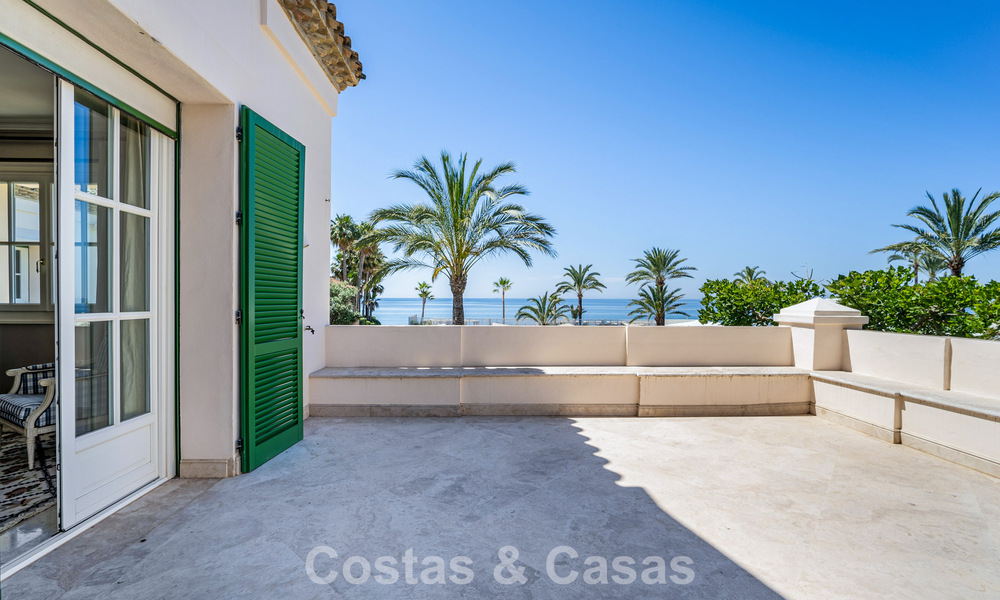 Villa clásica de lujo mediterránea en venta a un paso de la playa en Los Monteros, al este del centro de Marbella 783763