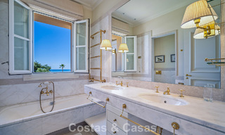 Villa clásica de lujo mediterránea en venta a un paso de la playa en Los Monteros, al este del centro de Marbella 783765 