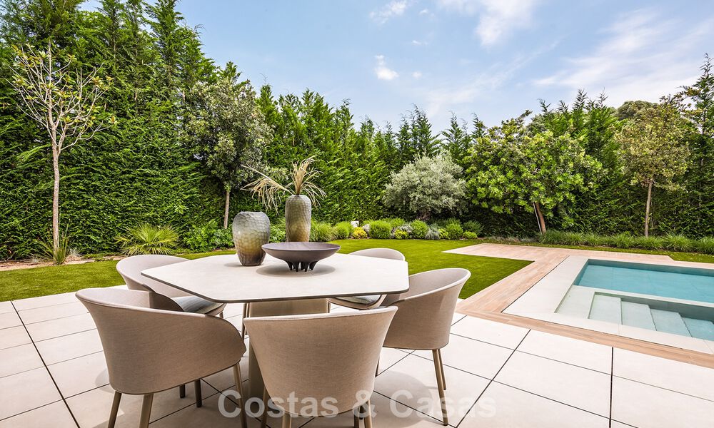 Elegante villa moderna de 5 dormitorios en venta en la Nueva Milla de Oro, entre Marbella y Estepona 783774