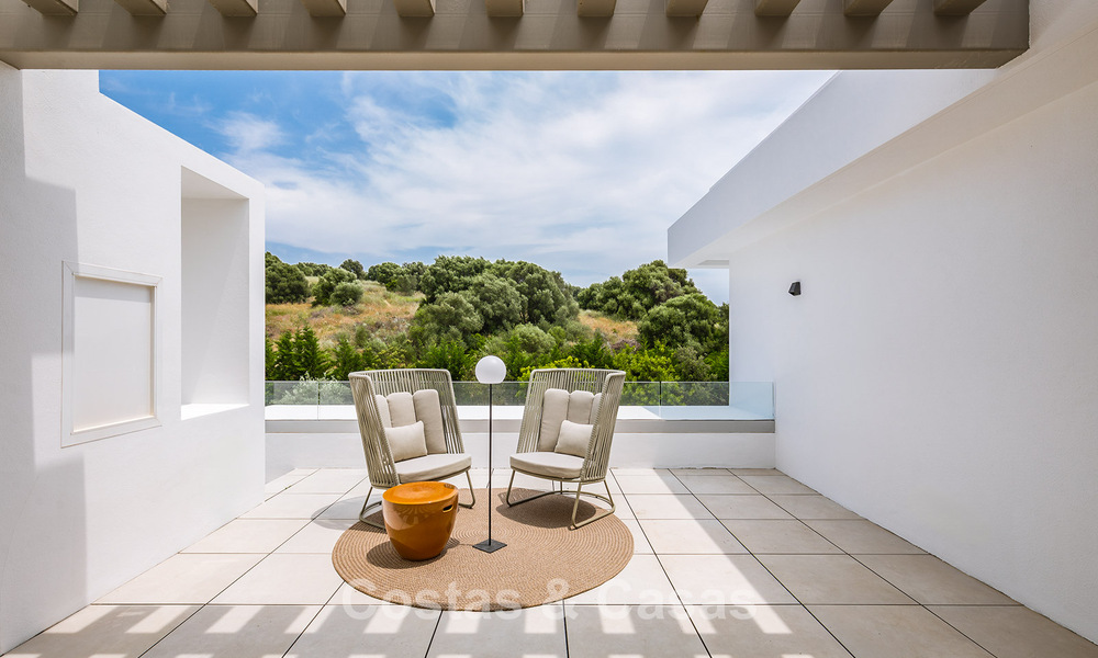 Elegante villa moderna de 5 dormitorios en venta en la Nueva Milla de Oro, entre Marbella y Estepona 783777