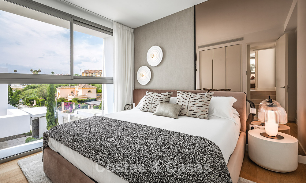 Elegante villa moderna de 5 dormitorios en venta en la Nueva Milla de Oro, entre Marbella y Estepona 783783