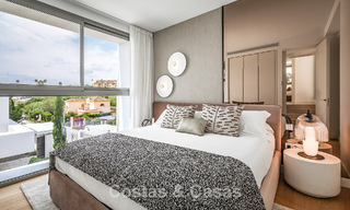 Elegante villa moderna de 5 dormitorios en venta en la Nueva Milla de Oro, entre Marbella y Estepona 783783 