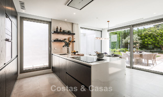 Elegante villa moderna de 5 dormitorios en venta en la Nueva Milla de Oro, entre Marbella y Estepona 783787 