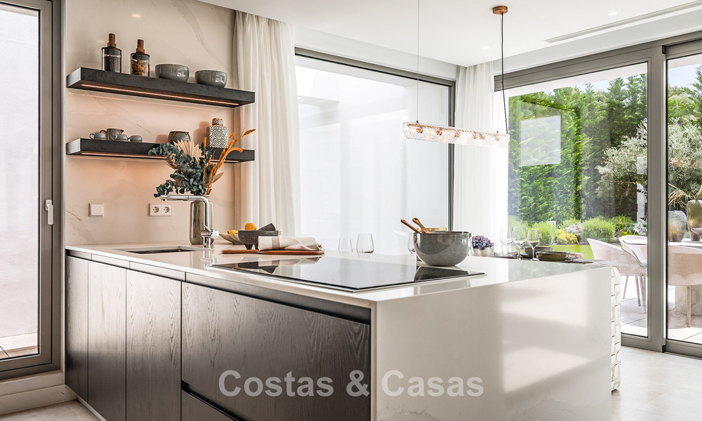 Elegante villa moderna de 5 dormitorios en venta en la Nueva Milla de Oro, entre Marbella y Estepona 783788