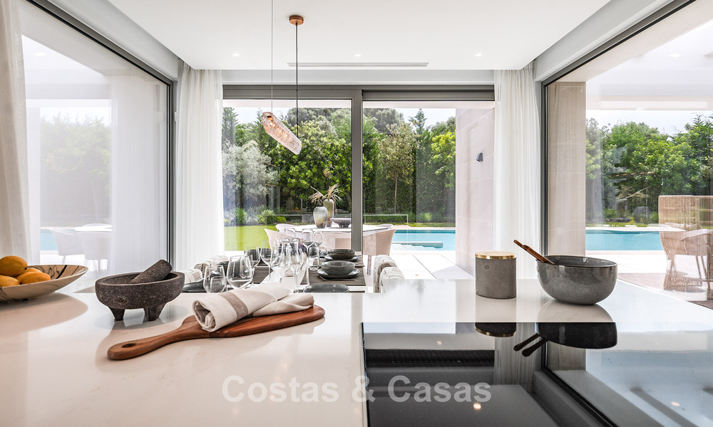 Elegante villa moderna de 5 dormitorios en venta en la Nueva Milla de Oro, entre Marbella y Estepona 783789