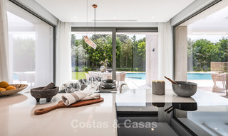 Elegante villa moderna de 5 dormitorios en venta en la Nueva Milla de Oro, entre Marbella y Estepona 783789 