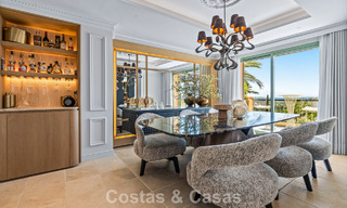 Ático dúplex de lujo con un interior galardonado en venta en Los Flamingos Golf Resort en Benahavís - Marbella 782832 