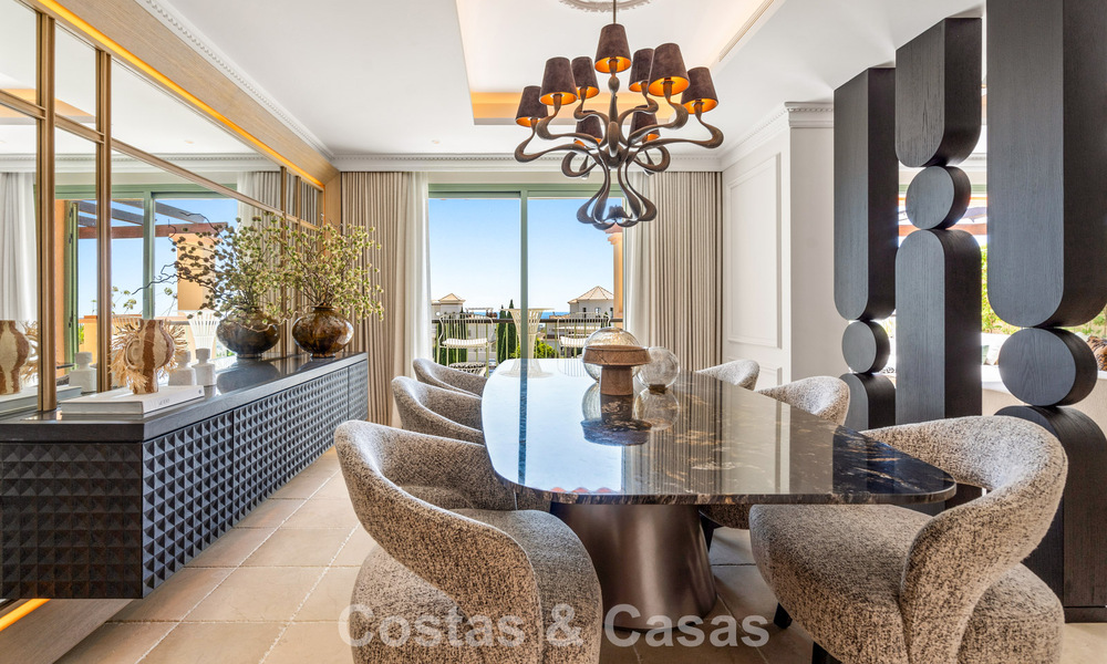 Ático dúplex de lujo con un interior galardonado en venta en Los Flamingos Golf Resort en Benahavís - Marbella 782833