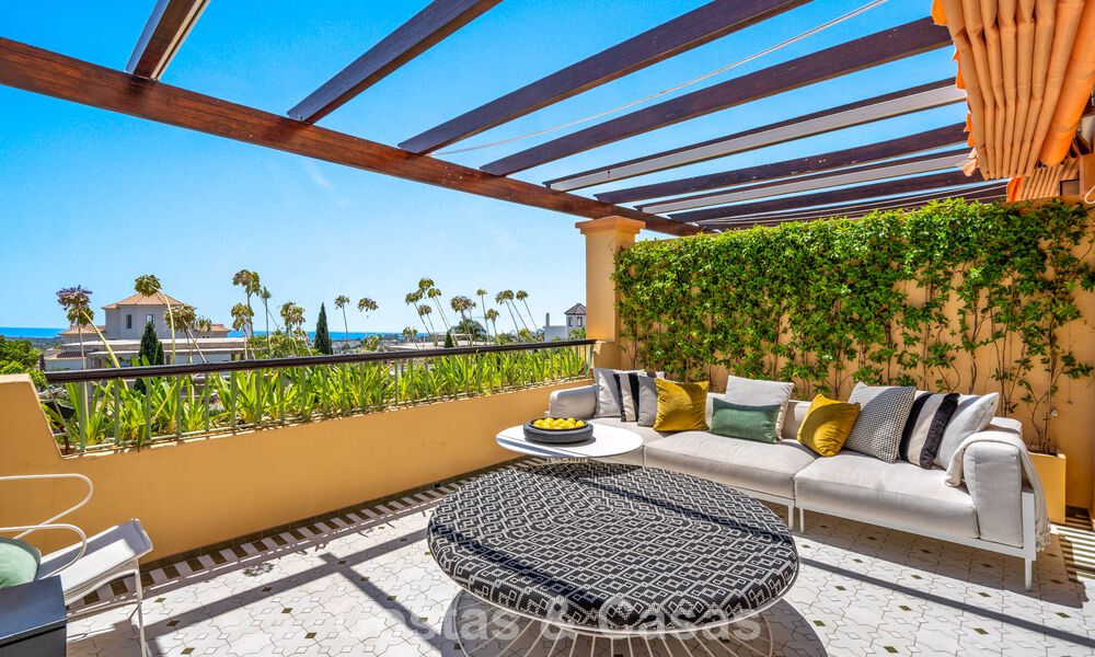 Ático dúplex de lujo con un interior galardonado en venta en Los Flamingos Golf Resort en Benahavís - Marbella 782837