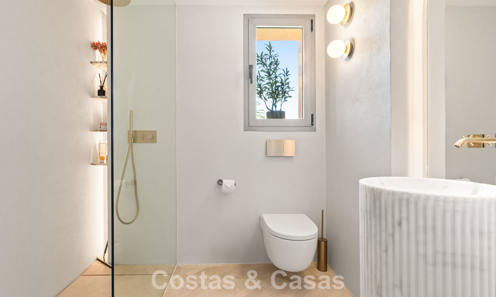 Ático dúplex de lujo con un interior galardonado en venta en Los Flamingos Golf Resort en Benahavís - Marbella 782845