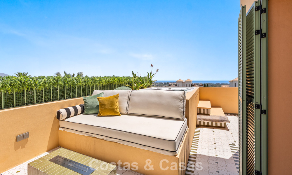 Ático dúplex de lujo con un interior galardonado en venta en Los Flamingos Golf Resort en Benahavís - Marbella 782856