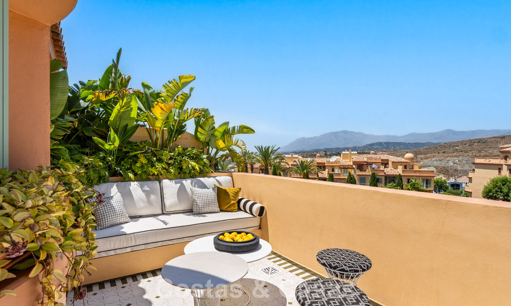 Ático dúplex de lujo con un interior galardonado en venta en Los Flamingos Golf Resort en Benahavís - Marbella 782860