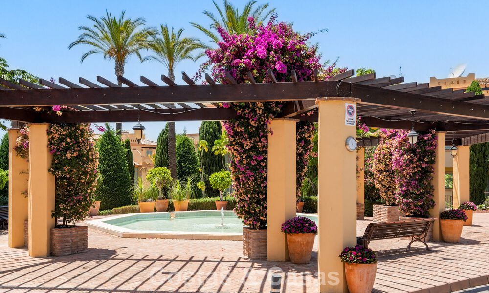 Ático dúplex de lujo con un interior galardonado en venta en Los Flamingos Golf Resort en Benahavís - Marbella 782868