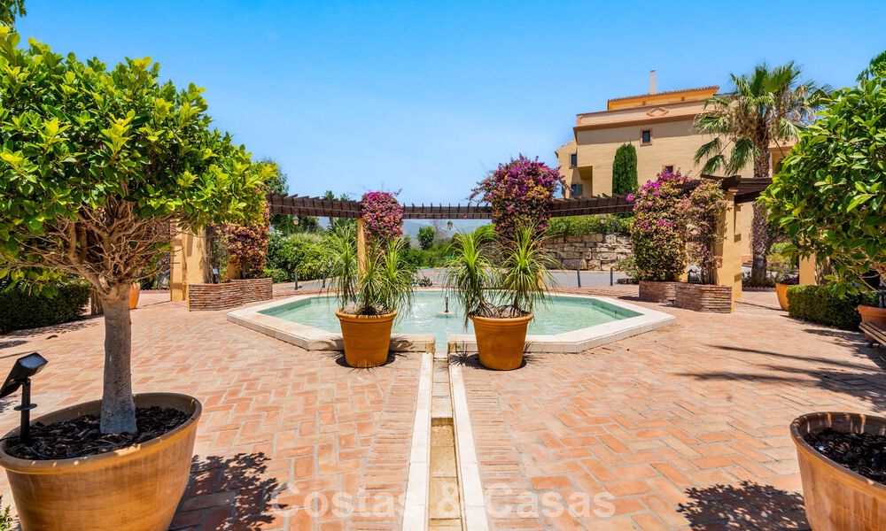 Ático dúplex de lujo con un interior galardonado en venta en Los Flamingos Golf Resort en Benahavís - Marbella 782870