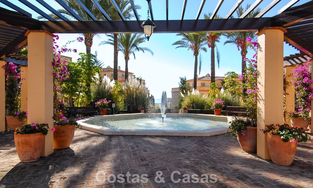 Ático dúplex de lujo con un interior galardonado en venta en Los Flamingos Golf Resort en Benahavís - Marbella 782874