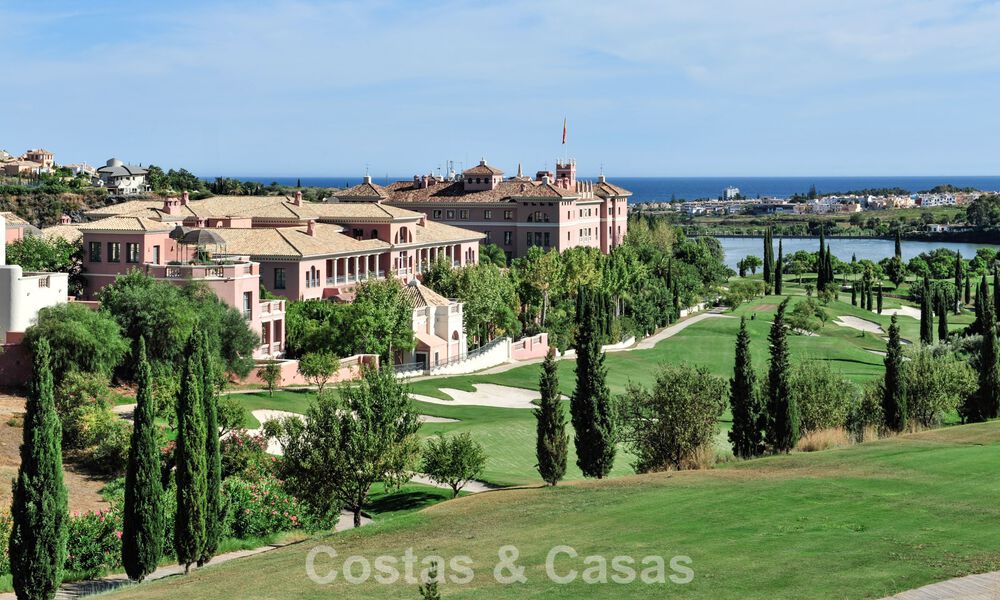 Ático dúplex de lujo con un interior galardonado en venta en Los Flamingos Golf Resort en Benahavís - Marbella 782879