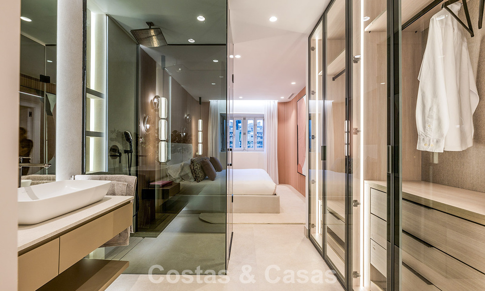 Apartamento en primera línea de playa, elegantemente renovado y con vistas despejadas al mar, entre Marbella y Estepona 782892