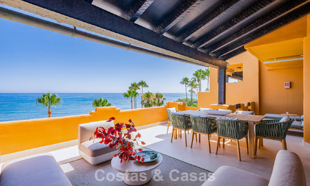 Apartamento en primera línea de playa, elegantemente renovado y con vistas despejadas al mar, entre Marbella y Estepona 782901
