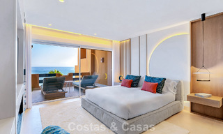 Apartamento en primera línea de playa, elegantemente renovado y con vistas despejadas al mar, entre Marbella y Estepona 782906 