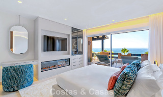 Apartamento en primera línea de playa, elegantemente renovado y con vistas despejadas al mar, entre Marbella y Estepona 782907 