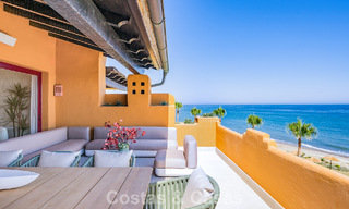 Apartamento en primera línea de playa, elegantemente renovado y con vistas despejadas al mar, entre Marbella y Estepona 782910 