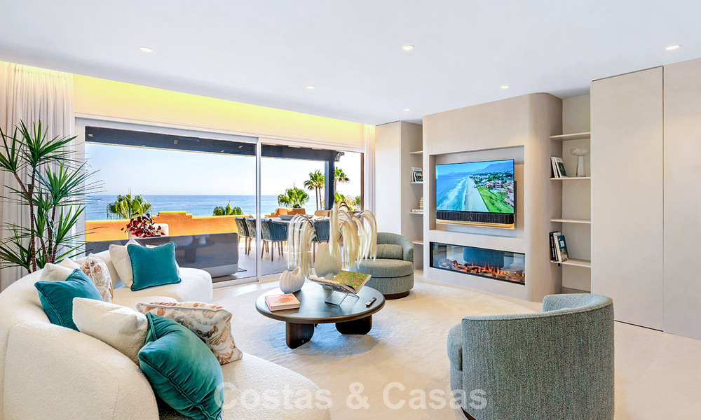 Apartamento en primera línea de playa, elegantemente renovado y con vistas despejadas al mar, entre Marbella y Estepona 782911