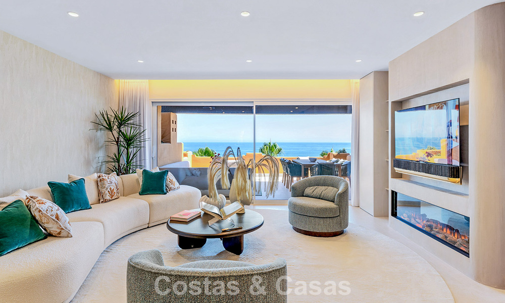 Apartamento en primera línea de playa, elegantemente renovado y con vistas despejadas al mar, entre Marbella y Estepona 782912