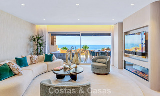 Apartamento en primera línea de playa, elegantemente renovado y con vistas despejadas al mar, entre Marbella y Estepona 782912 