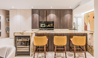 Apartamento en primera línea de playa, elegantemente renovado y con vistas despejadas al mar, entre Marbella y Estepona 782915 