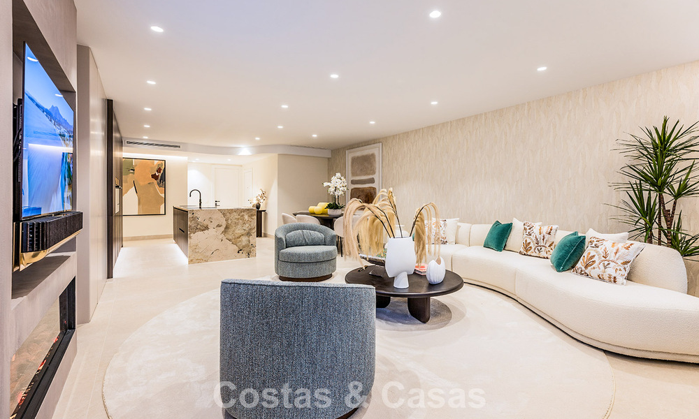 Apartamento en primera línea de playa, elegantemente renovado y con vistas despejadas al mar, entre Marbella y Estepona 782917