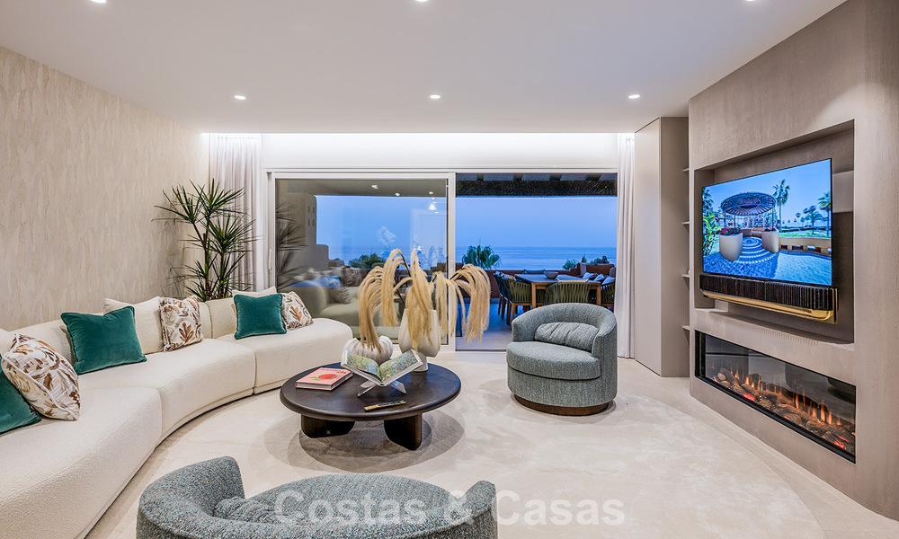 Apartamento en primera línea de playa, elegantemente renovado y con vistas despejadas al mar, entre Marbella y Estepona 782918
