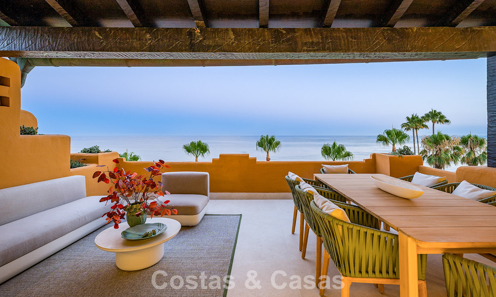 Apartamento en primera línea de playa, elegantemente renovado y con vistas despejadas al mar, entre Marbella y Estepona 782920