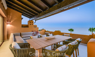 Apartamento en primera línea de playa, elegantemente renovado y con vistas despejadas al mar, entre Marbella y Estepona 782921 