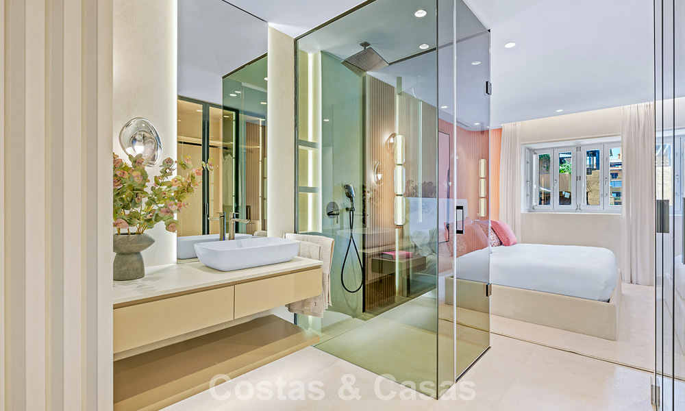 Apartamento en primera línea de playa, elegantemente renovado y con vistas despejadas al mar, entre Marbella y Estepona 782922