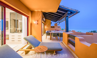 Apartamento en primera línea de playa, elegantemente renovado y con vistas despejadas al mar, entre Marbella y Estepona 782926 