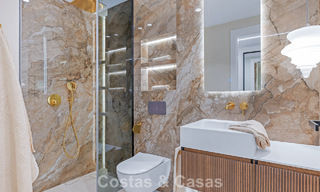 Apartamento en primera línea de playa, elegantemente renovado y con vistas despejadas al mar, entre Marbella y Estepona 782927 