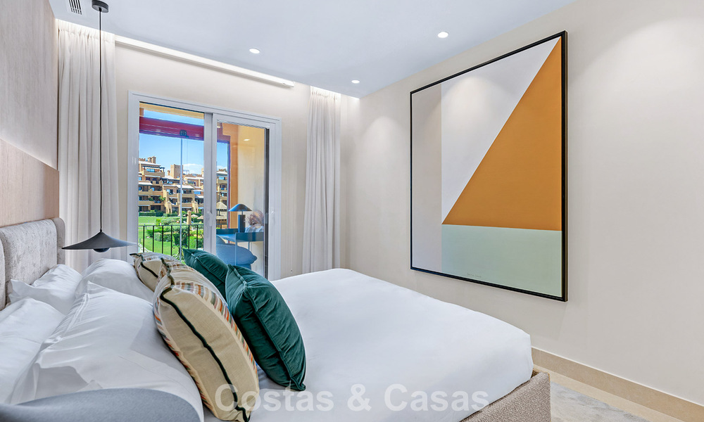 Apartamento en primera línea de playa, elegantemente renovado y con vistas despejadas al mar, entre Marbella y Estepona 782929