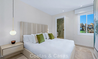 Apartamento en primera línea de playa, elegantemente renovado y con vistas despejadas al mar, entre Marbella y Estepona 782932 