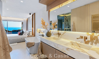 Apartamento en primera línea de playa, elegantemente renovado y con vistas despejadas al mar, entre Marbella y Estepona 782935 