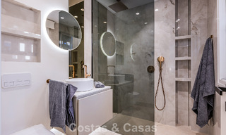 Apartamento en primera línea de playa, elegantemente renovado y con vistas despejadas al mar, entre Marbella y Estepona 782937 