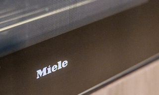 Apartamento en primera línea de playa, elegantemente renovado y con vistas despejadas al mar, entre Marbella y Estepona 782938 