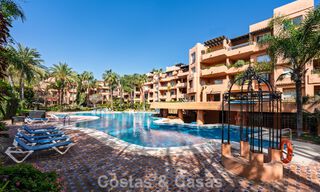 Apartamento moderno, con impresionantes vistas al mar, en venta a pocos pasos de la playa en la Milla de Oro de Marbella 783800 