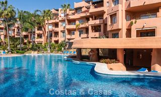 Apartamento moderno, con impresionantes vistas al mar, en venta a pocos pasos de la playa en la Milla de Oro de Marbella 783802 